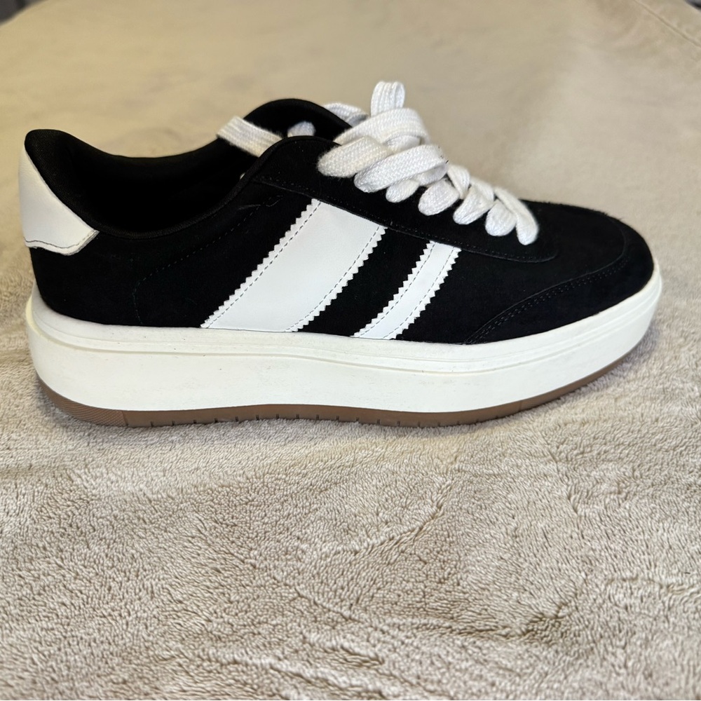 Black and White Platform Women’s Sneakers